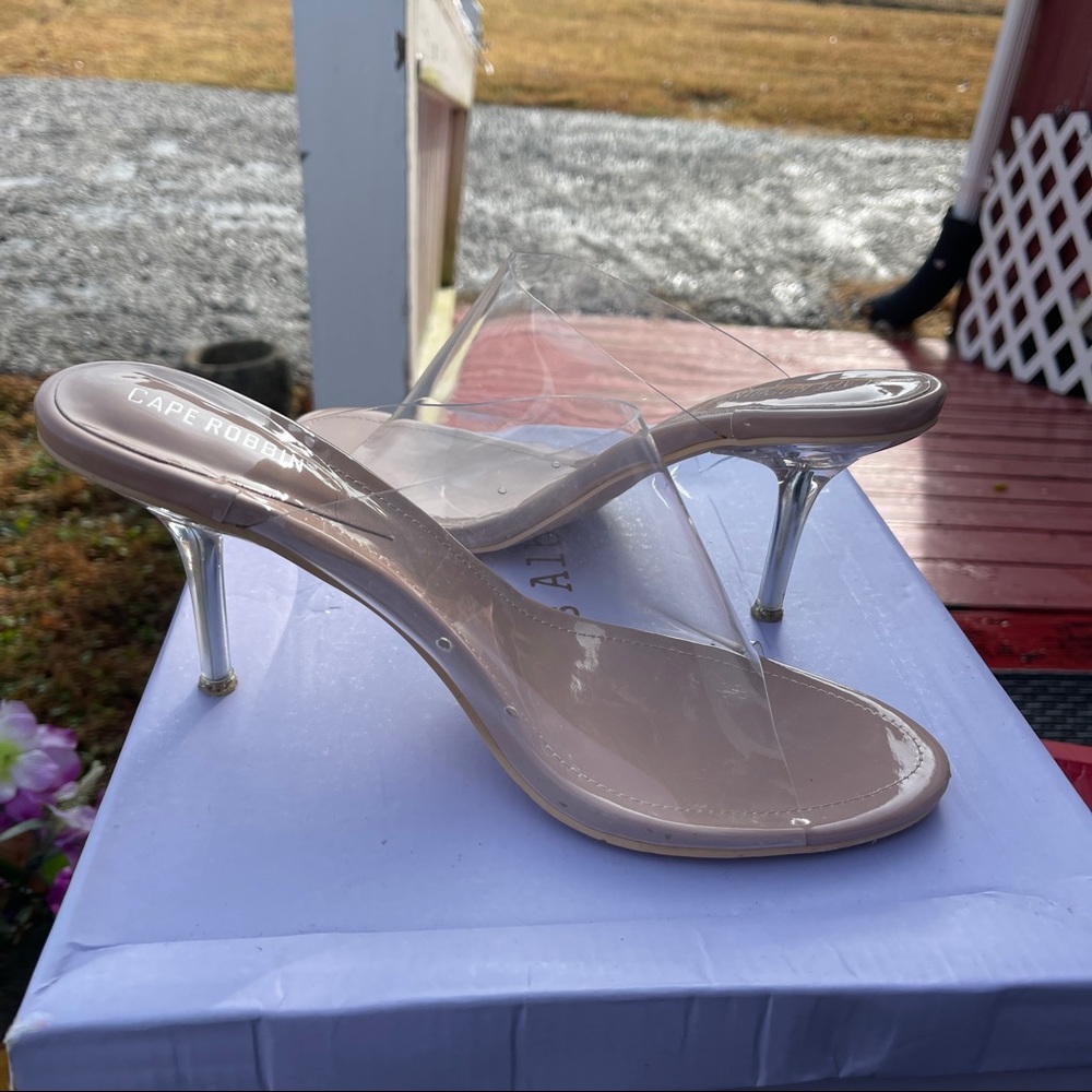 Nude  pumps